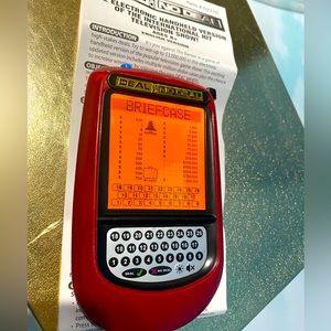 DEAL OR NO DEAL ELECTRONIC HANDHELD GAME VERSION OF THE HIT TV SHOW WORKS IRWIN